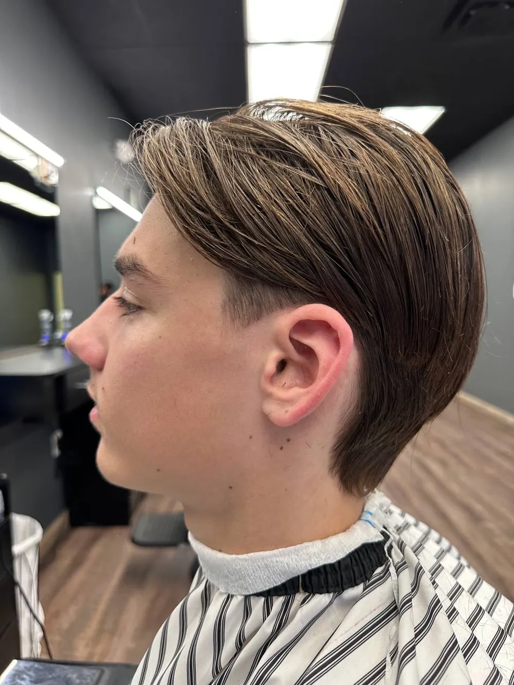 ’90s‑Style Curtain Cut
